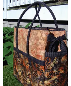 Getaway Bag Pattern AT239 by Aunties Two - Close image of Bag
