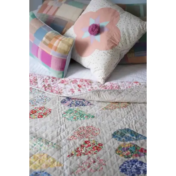 Espalier Quilt Pattern by Wife Made Designs